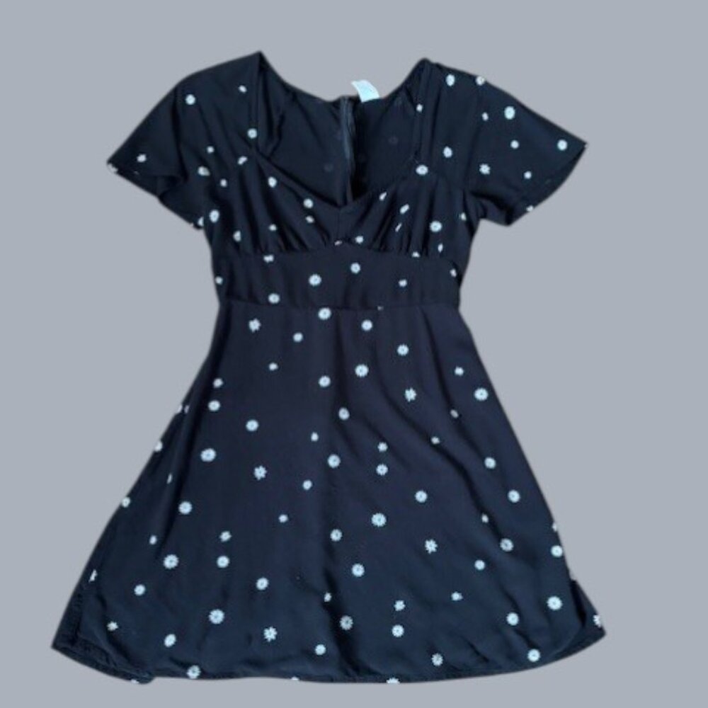Abound Black White Daisy Babydoll Sweetheart Neck Short Sleeve Mini Dress EUC S